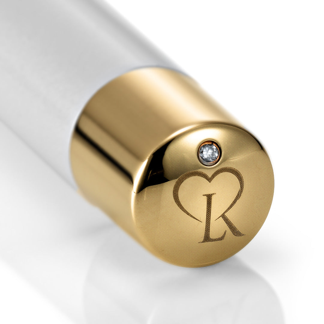 Diamond detail set into the gold end of the Wedding Pen Legacy Edition.