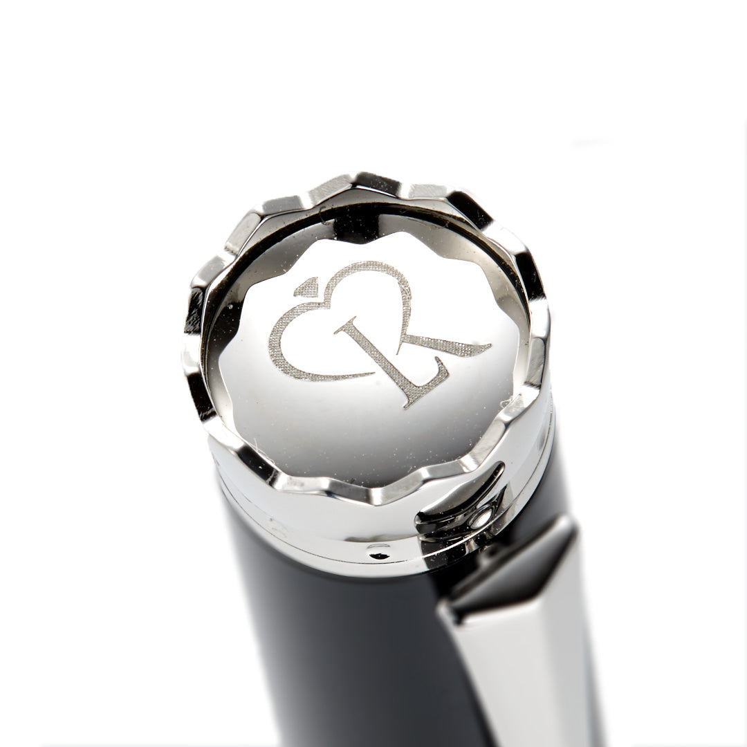 Crown detail on the black Wedding Pen Timeless Edition.